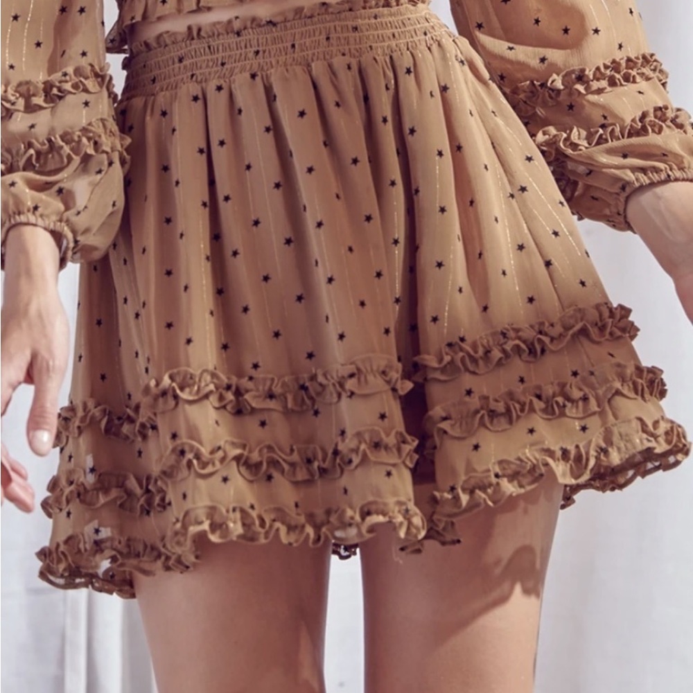 brown skirt